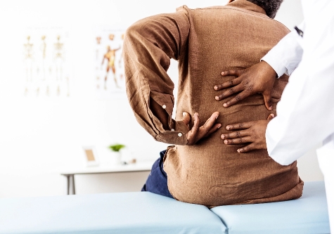 Patient describes back pain to doctor